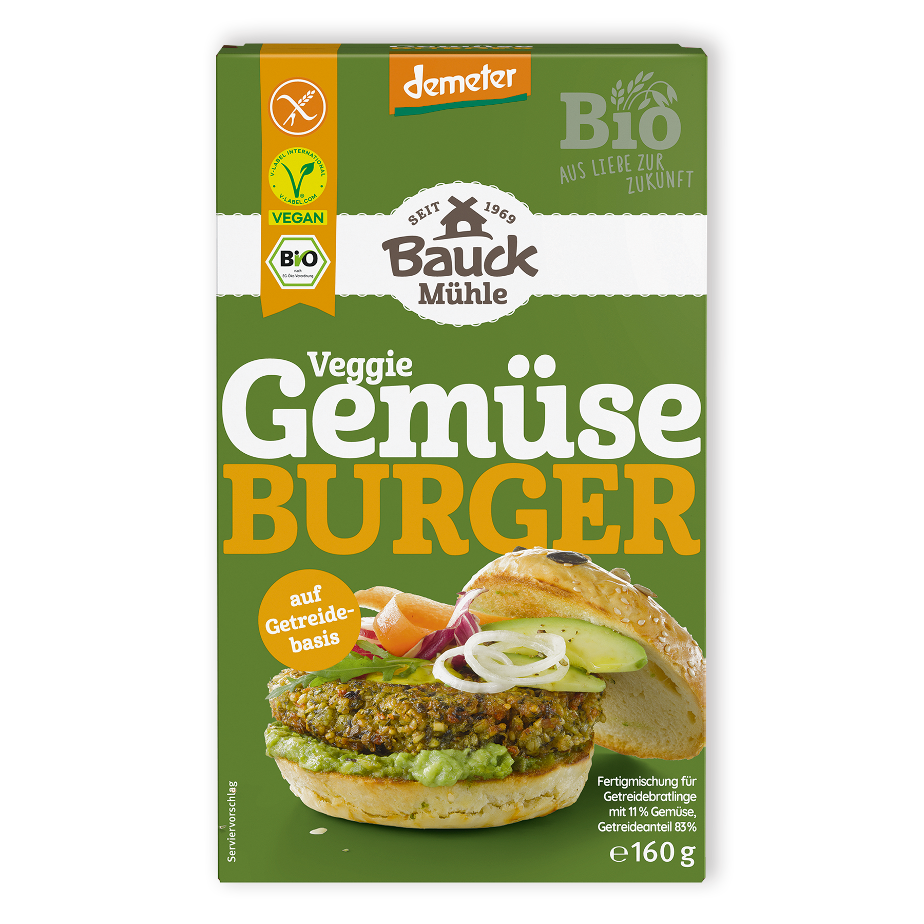 Packung "Veggie Gemüse Burger" von Bauck Mühle in Vorderansicht auf weißem Hintergrund. Die grüne Packung zeigt oben links Demeter-, Vegan- und Bio-Zertifikate, in der Mitte das Bauck Mühle-Logo. Darunter in großen weißen Buchstaben "Veggie Gemüse BURGER" in Gelb. Das Produktfoto zeigt einen Burger mit grünem Gemüse-Patty auf Getreide-Basis, grünem Avocado-Aufstrich, roten Zwiebeln und Salatblättern auf einem Sesambrötchen.